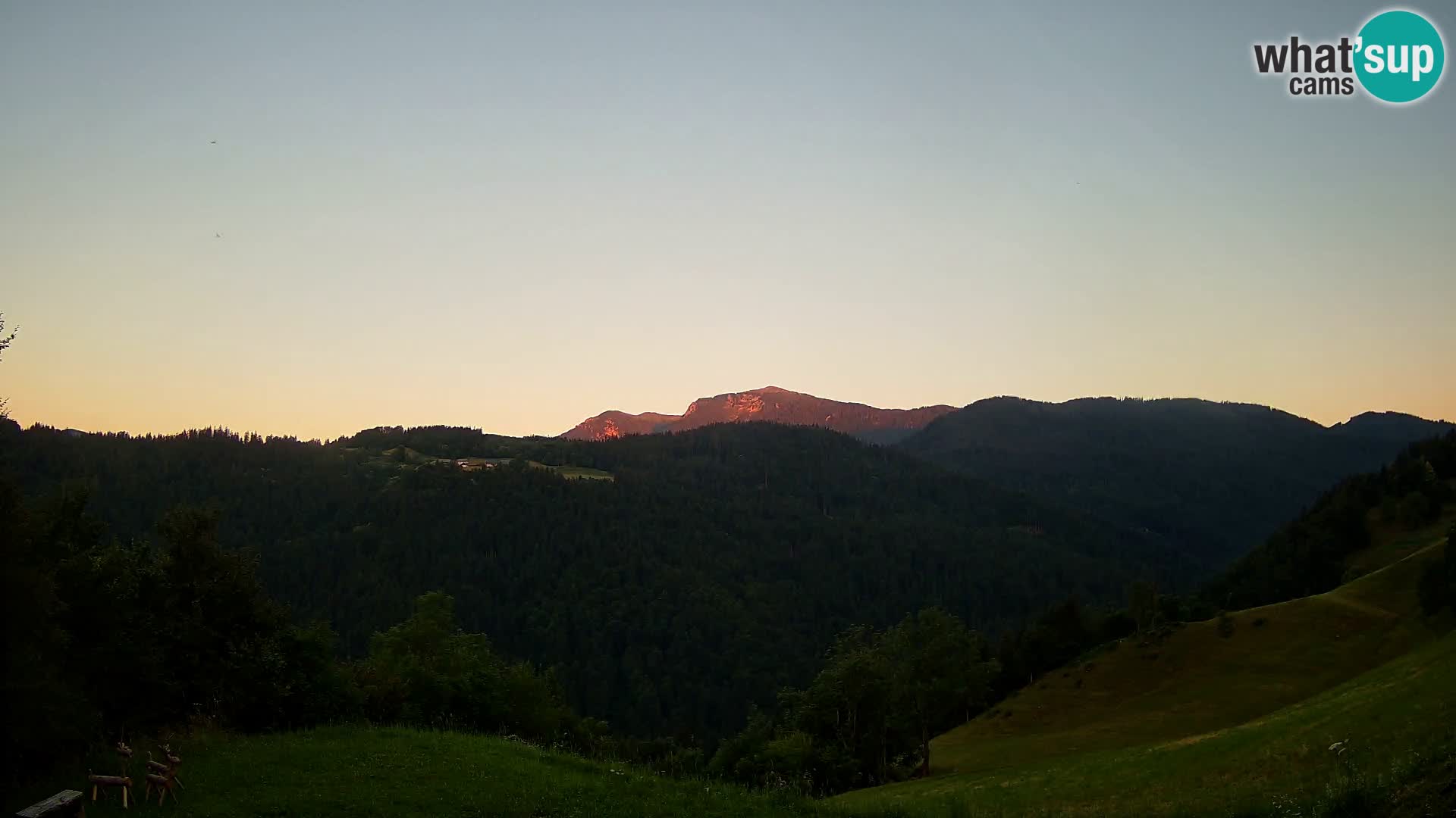 Webcam Brunarica Dražgoše – Live View of Ratitovec (1666 m)
