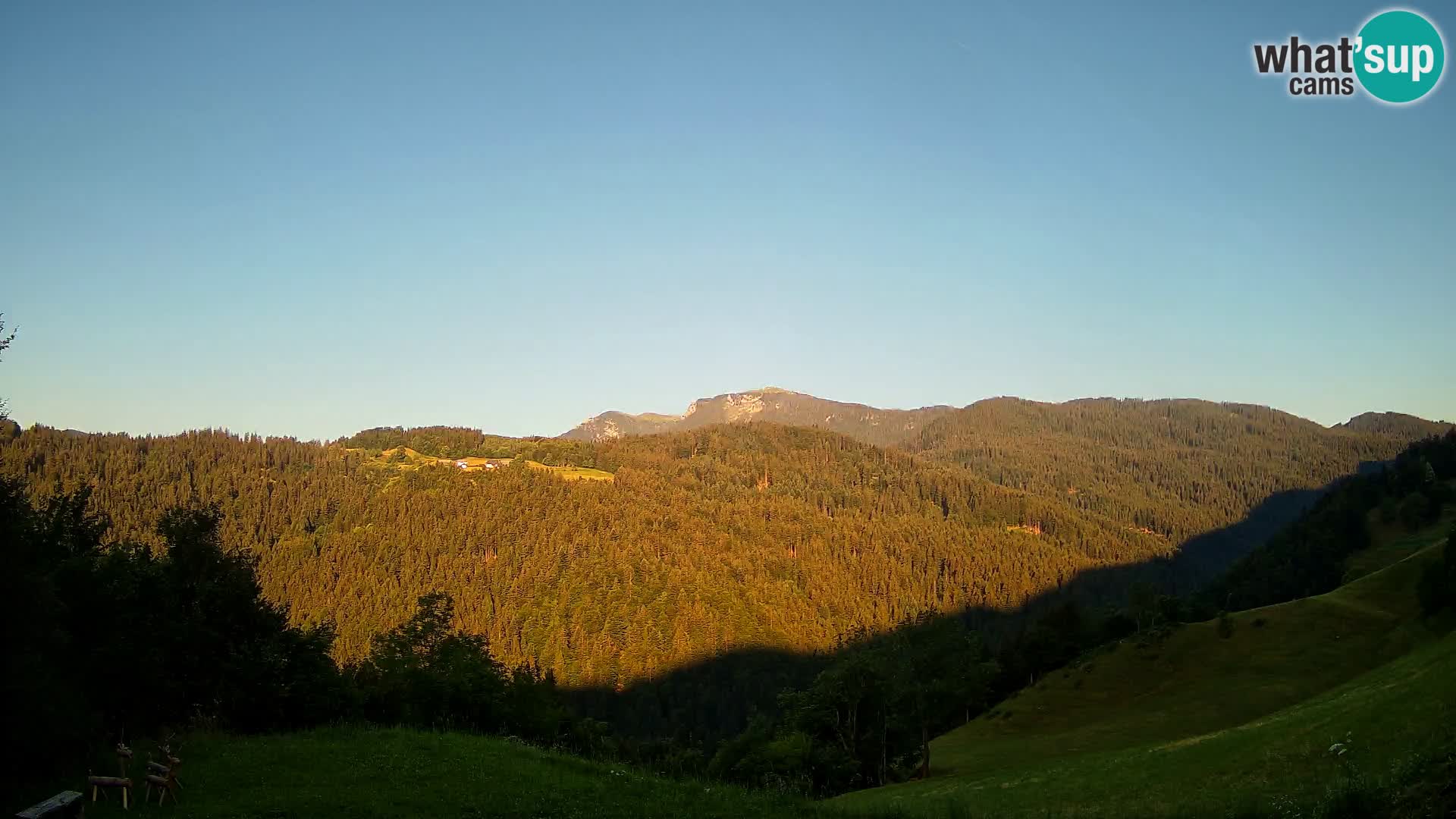 Webcam Brunarica Dražgoše – Live View of Ratitovec (1666 m)