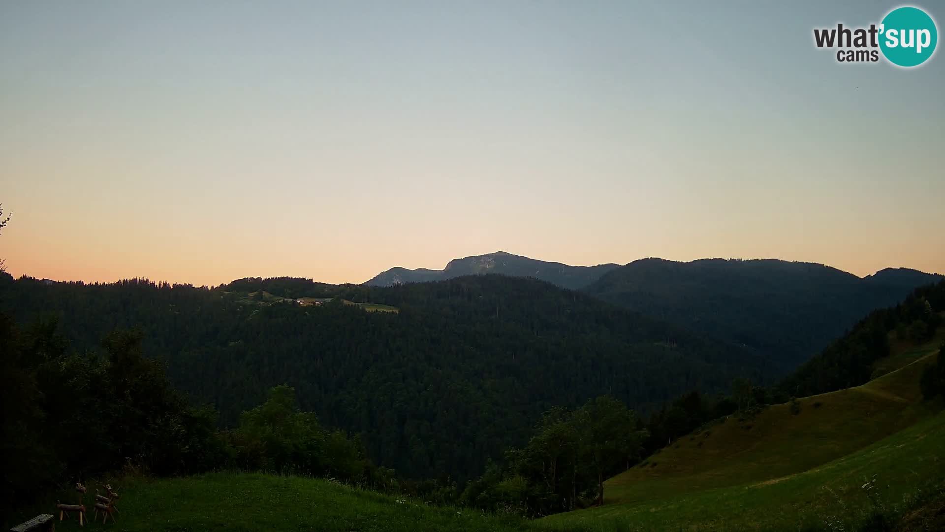 Webcam Brunarica Dražgoše – Live View of Ratitovec (1666 m)