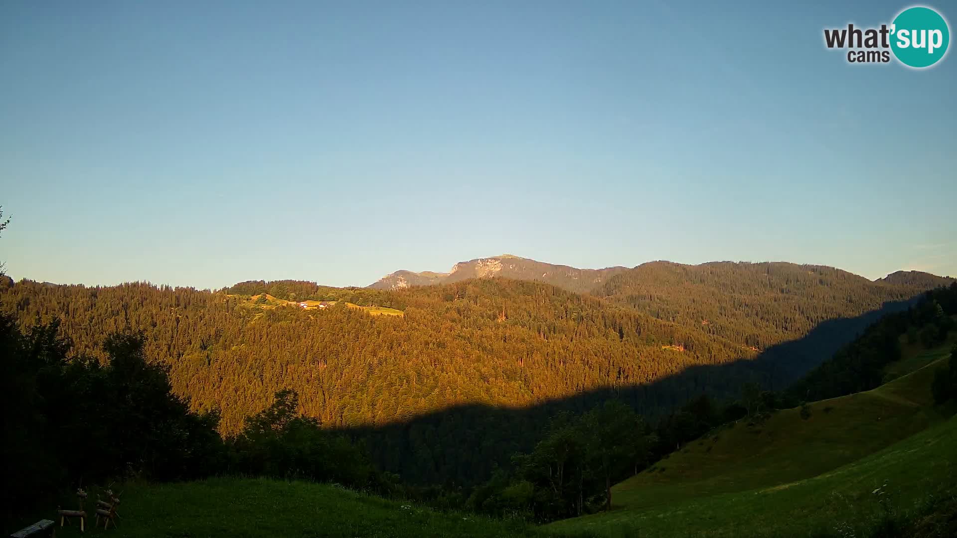 Webcam Brunarica Dražgoše – Live View of Ratitovec (1666 m)