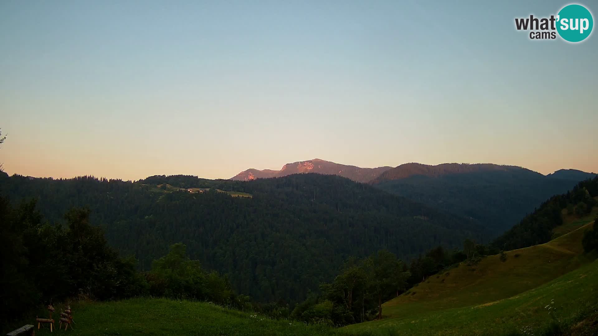 Webcam Brunarica Dražgoše – Live View of Ratitovec (1666 m)