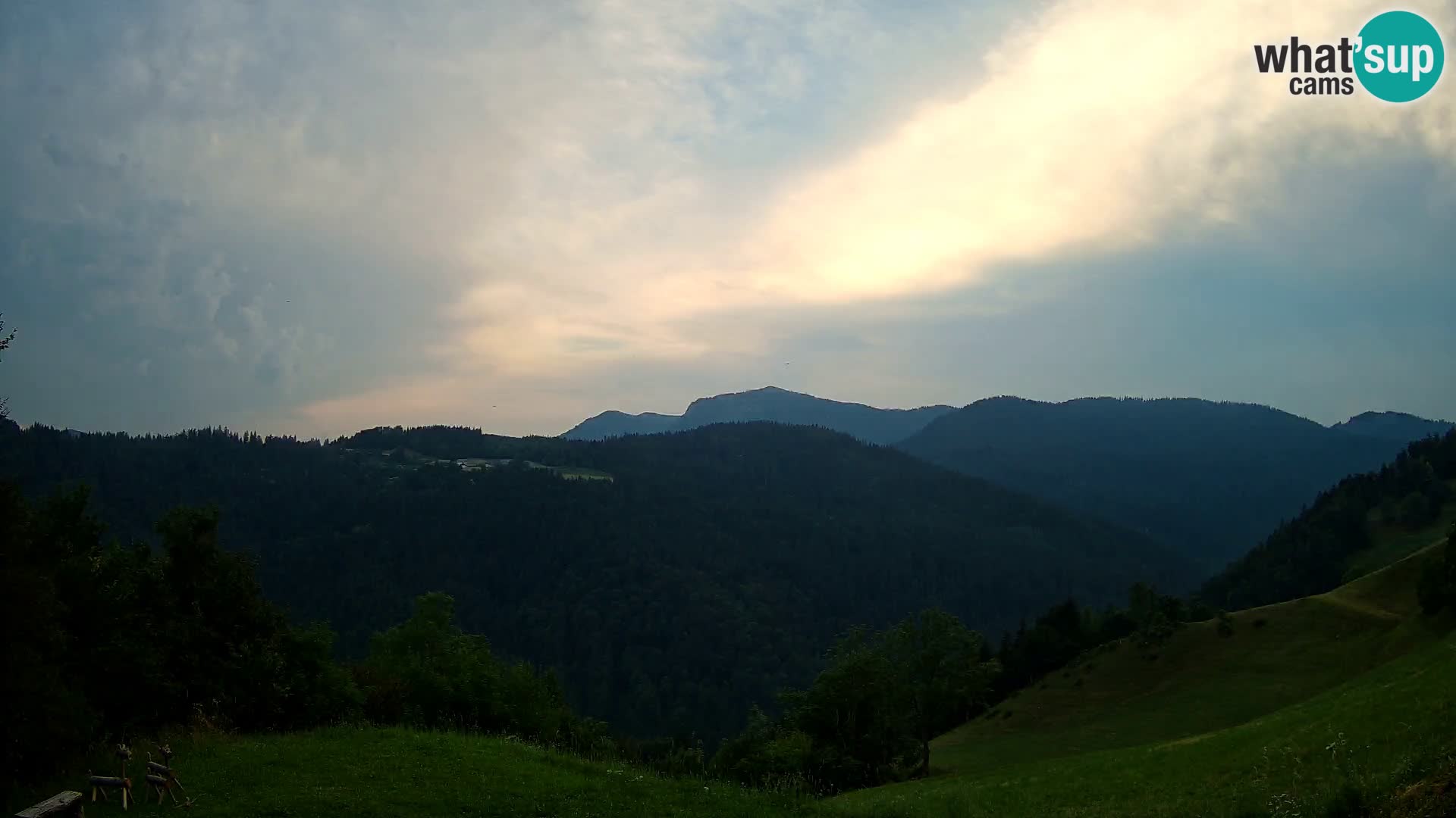 Webcam Brunarica Dražgoše – Live View of Ratitovec (1666 m)