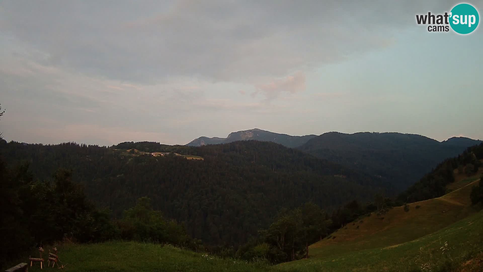 Webcam Brunarica Dražgoše – Liveblick auf Ratitovec (1666 m)