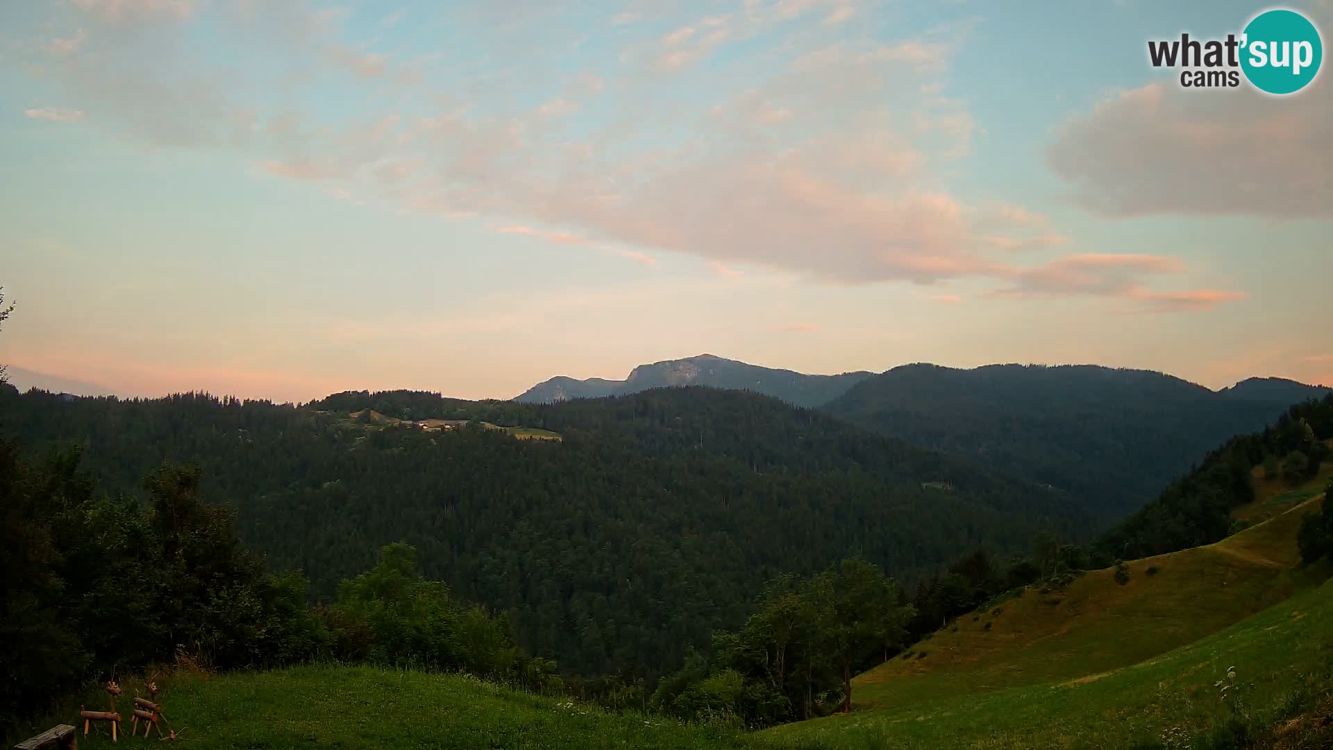 Webcam Brunarica Dražgoše – Live View of Ratitovec (1666 m)