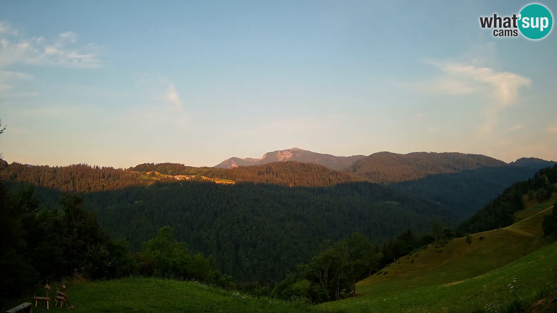 Webcam Brunarica Dražgoše – Live View of Ratitovec (1666 m)