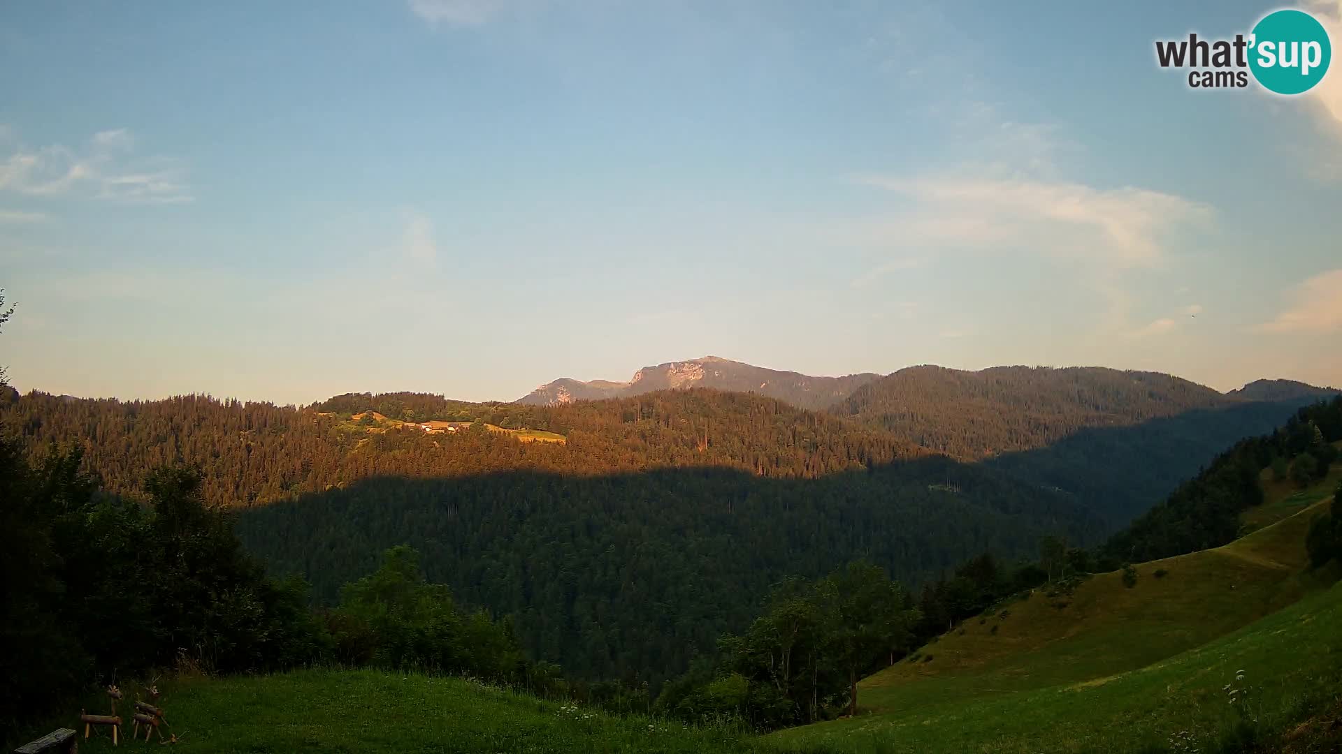 Webcam Brunarica Dražgoše – Live View of Ratitovec (1666 m)