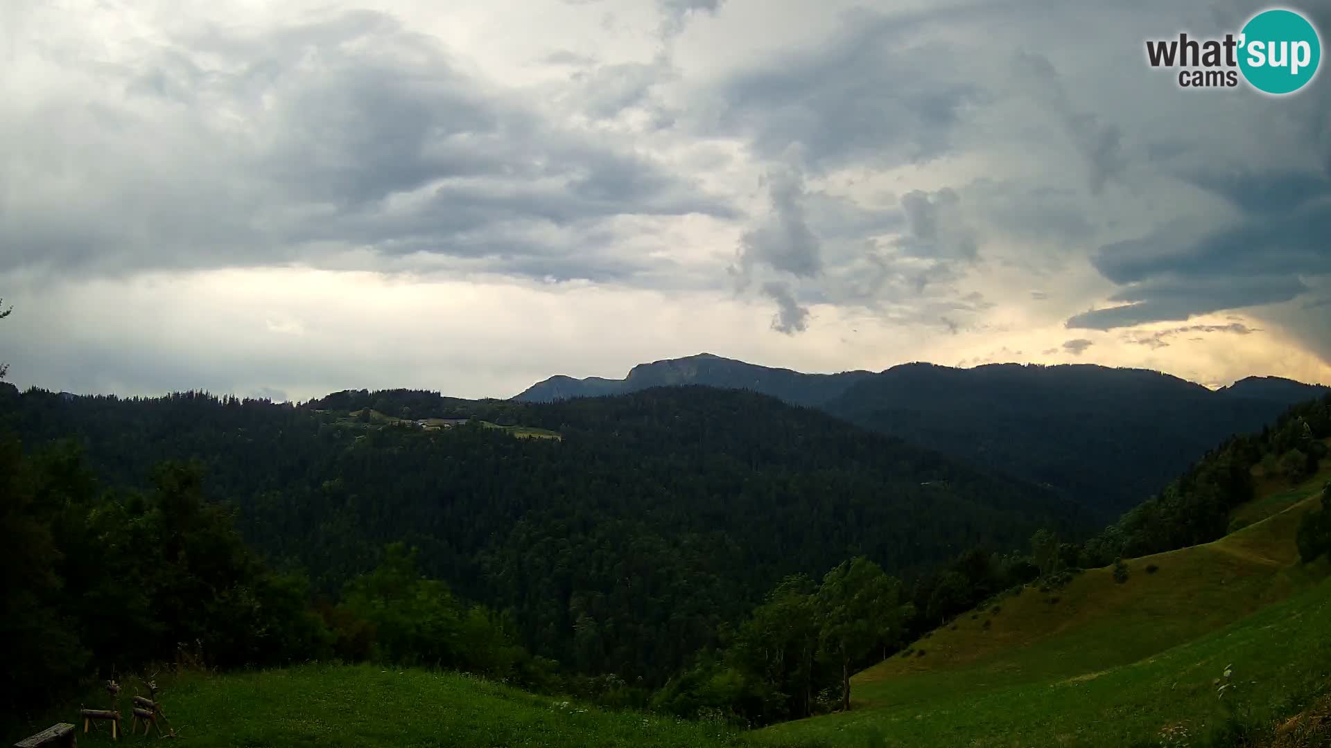 Webcam Brunarica Dražgoše – Live View of Ratitovec (1666 m)
