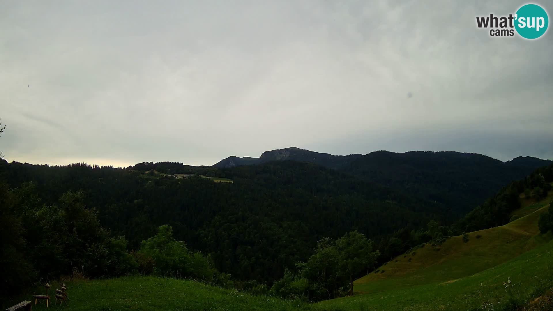 Webcam Brunarica Dražgoše – Vista live sul Ratitovec (1666 m)
