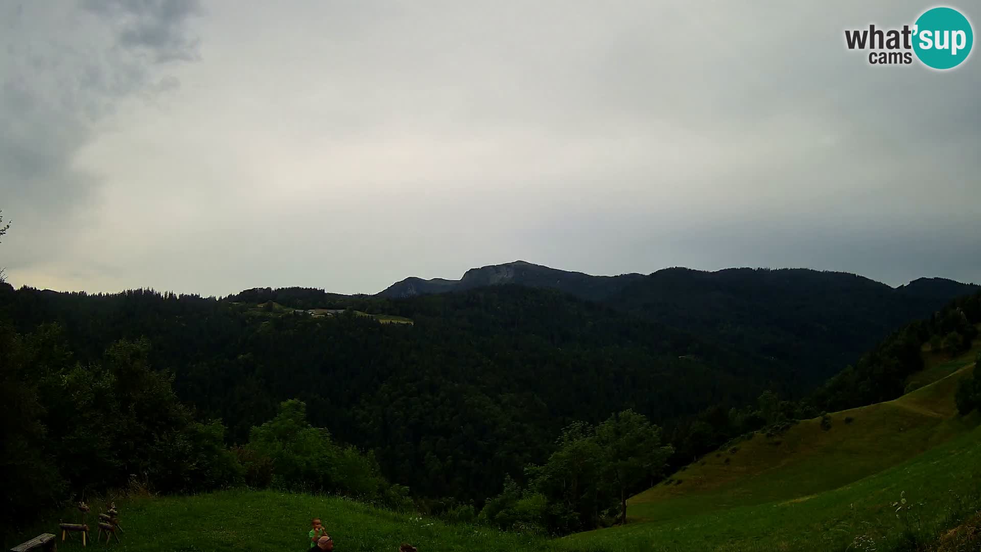 Webcam Brunarica Dražgoše – Liveblick auf Ratitovec (1666 m)