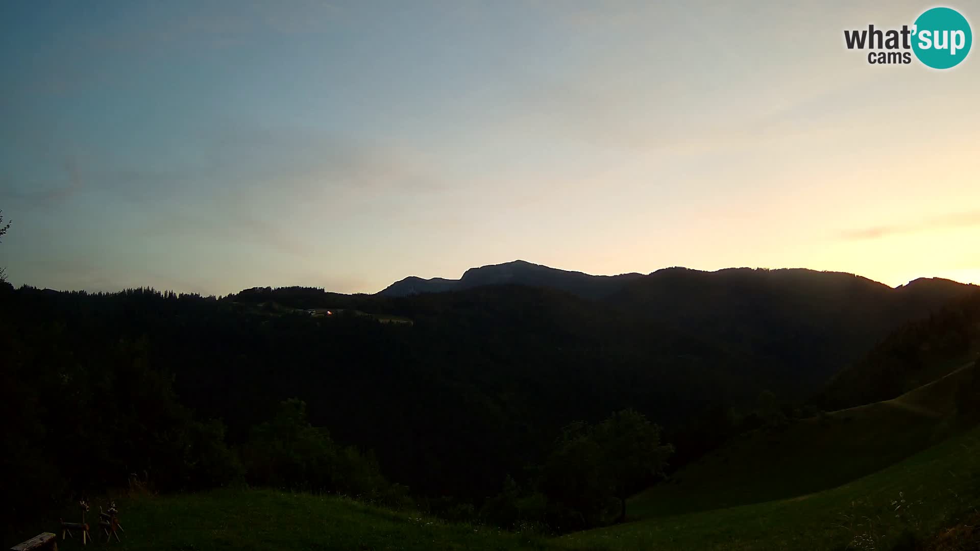 Webcam Brunarica Dražgoše – Vista live sul Ratitovec (1666 m)