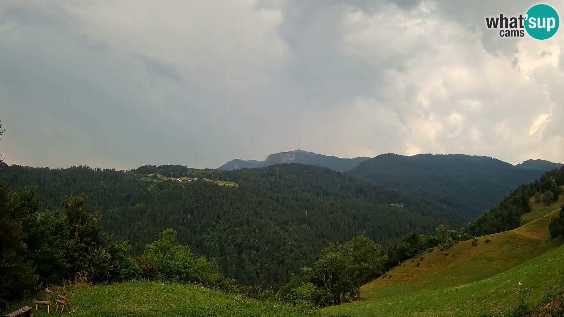 Webcam Brunarica Dražgoše – Live View of Ratitovec (1666 m)