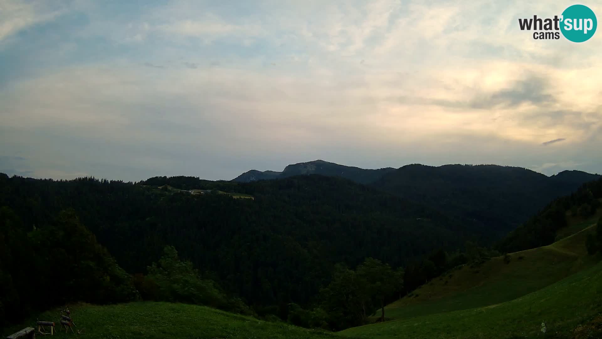 Webcam Brunarica Dražgoše – Live View of Ratitovec (1666 m)