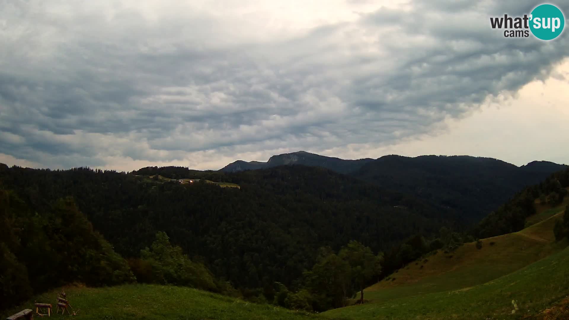 Webcam Brunarica Dražgoše – Live View of Ratitovec (1666 m)