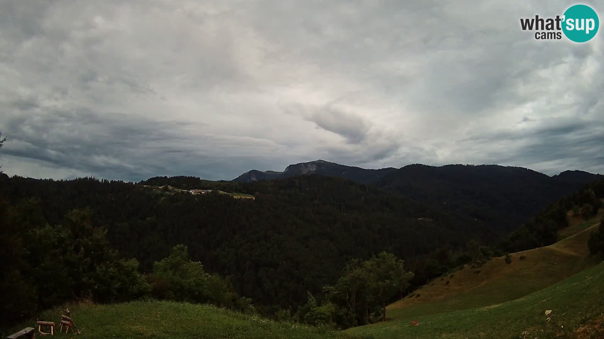 Webcam Brunarica Dražgoše – Live View of Ratitovec (1666 m)