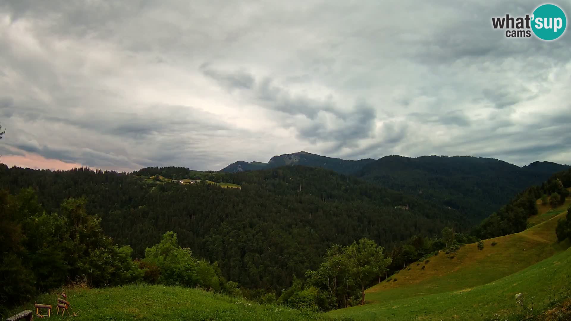 Webcam Brunarica Dražgoše – Vista live sul Ratitovec (1666 m)