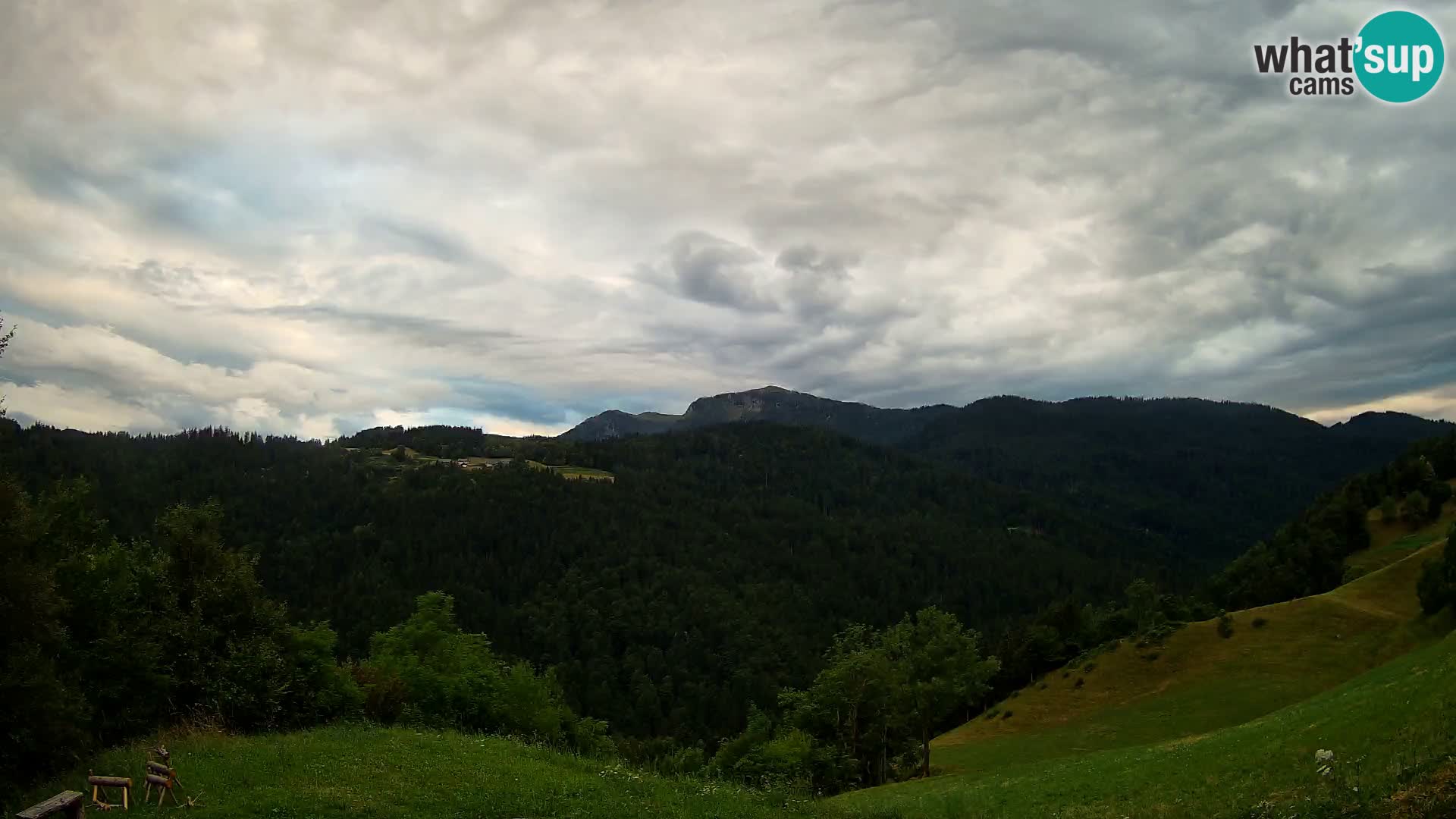 Webcam Brunarica Dražgoše – Live View of Ratitovec (1666 m)