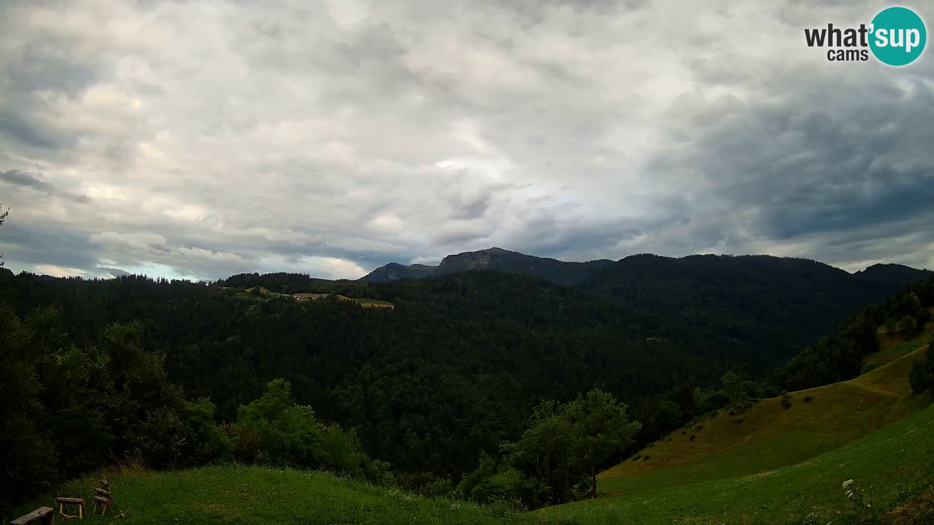 Webcam Brunarica Dražgoše – Live View of Ratitovec (1666 m)