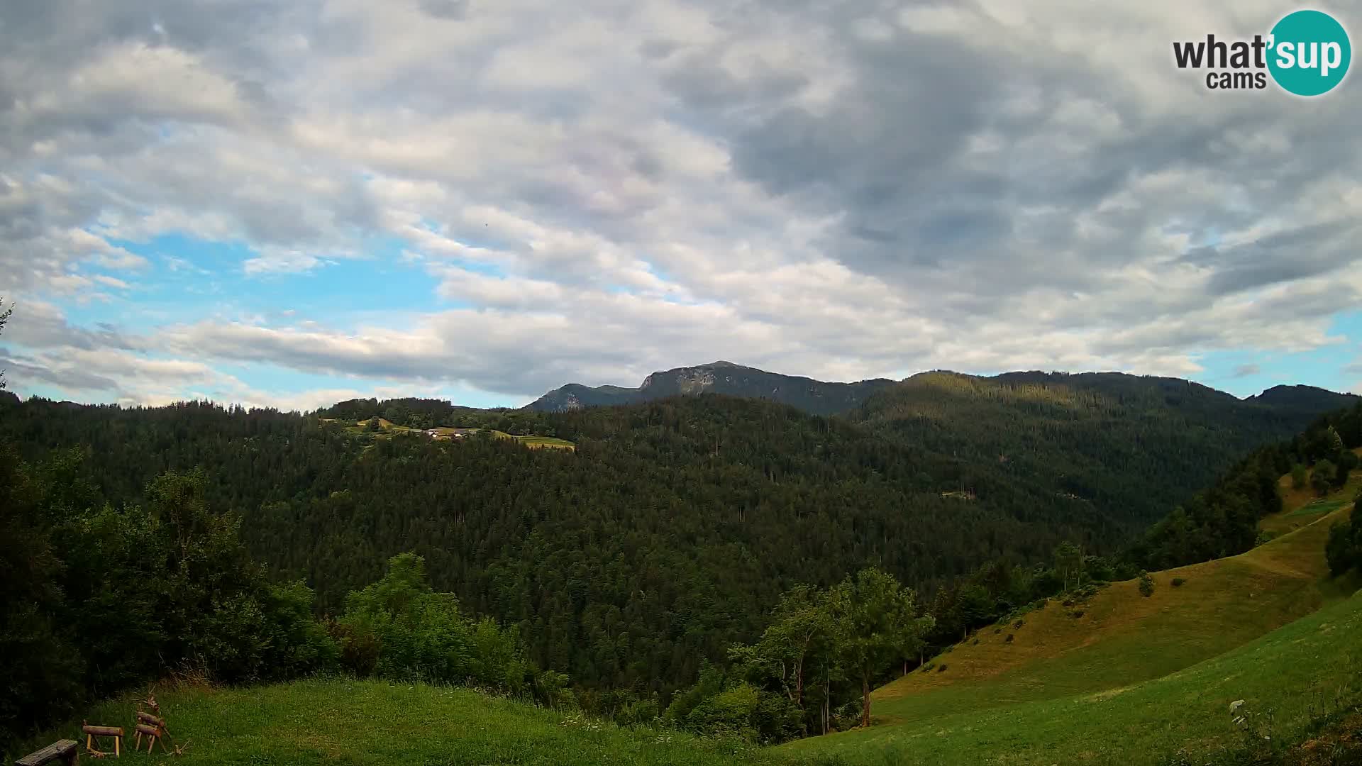 Webcam Brunarica Dražgoše – Vista live sul Ratitovec (1666 m)