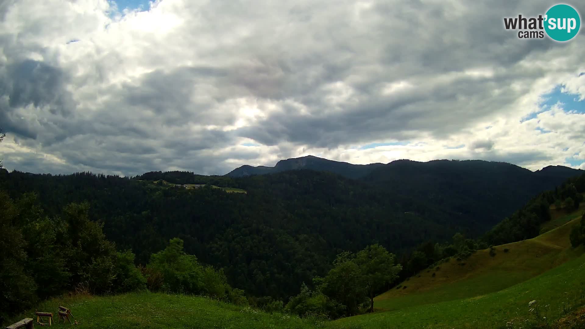 Webcam Brunarica Dražgoše – Vista live sul Ratitovec (1666 m)