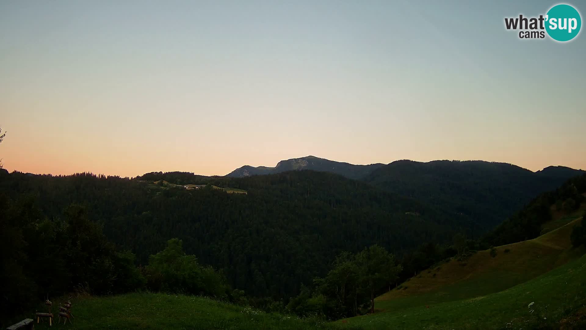 Webcam Brunarica Dražgoše – Live View of Ratitovec (1666 m)