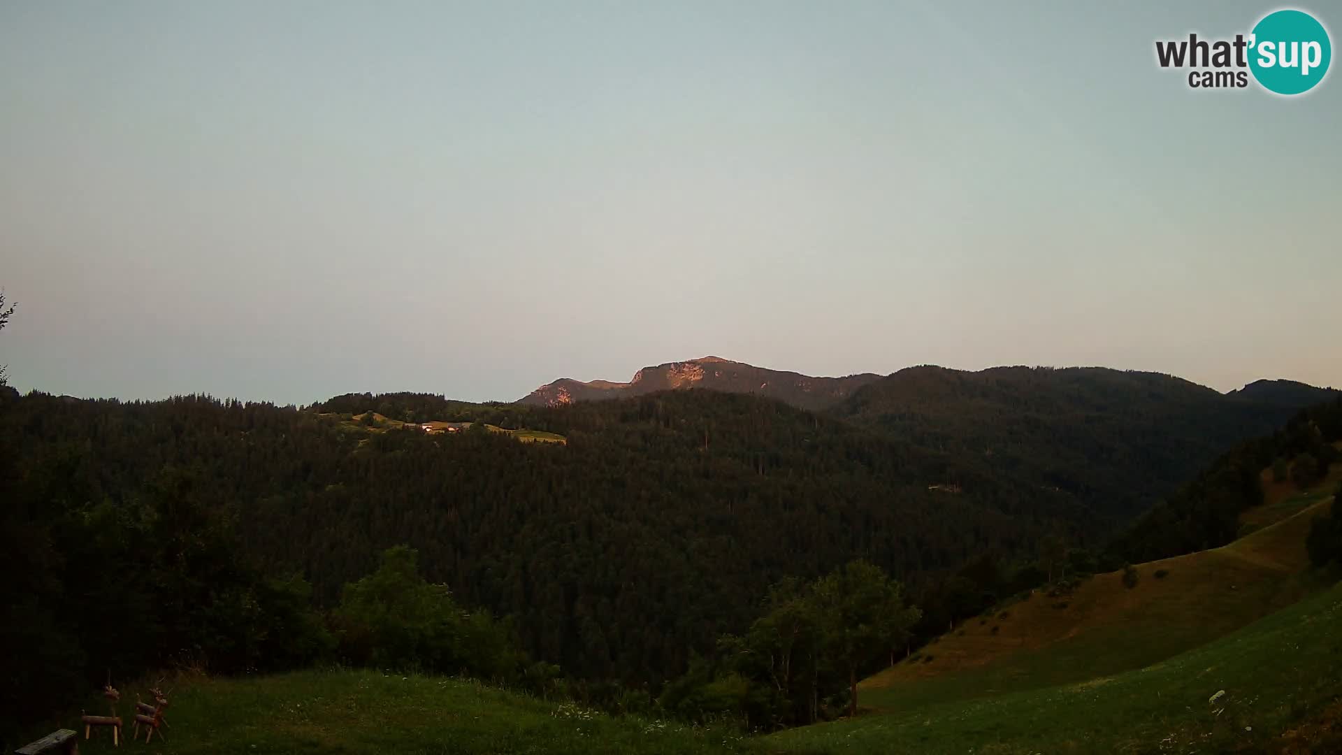 Webcam Brunarica Dražgoše – Live View of Ratitovec (1666 m)