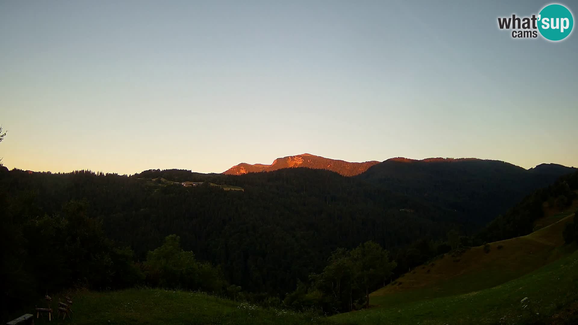 Webcam Brunarica Dražgoše – Live View of Ratitovec (1666 m)