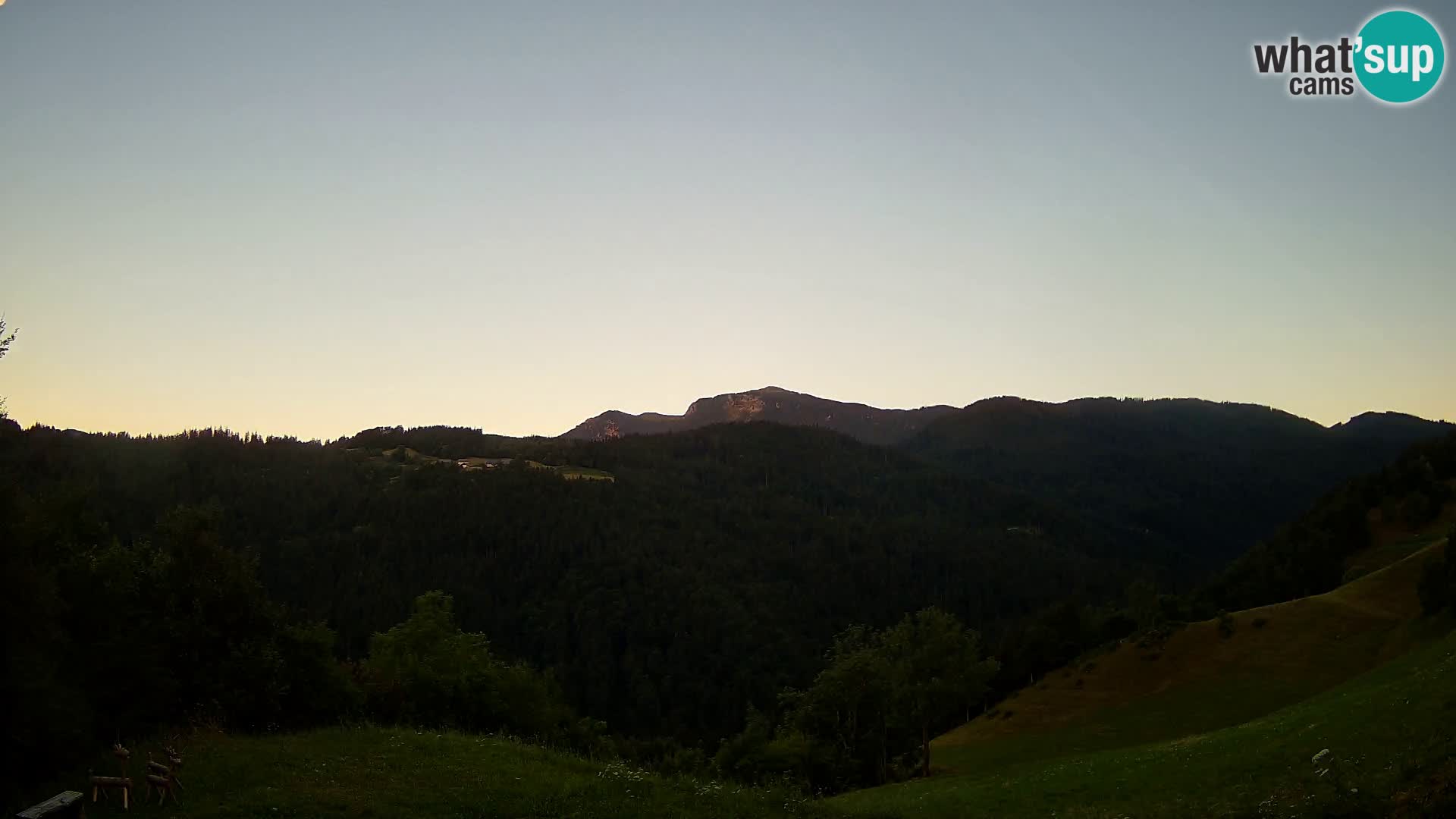 Webcam Brunarica Dražgoše – Live View of Ratitovec (1666 m)