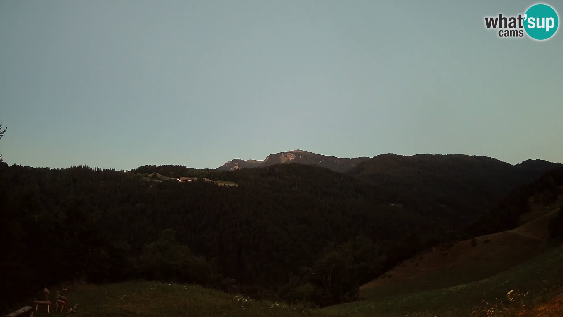 Webcam Brunarica Dražgoše – Live View of Ratitovec (1666 m)