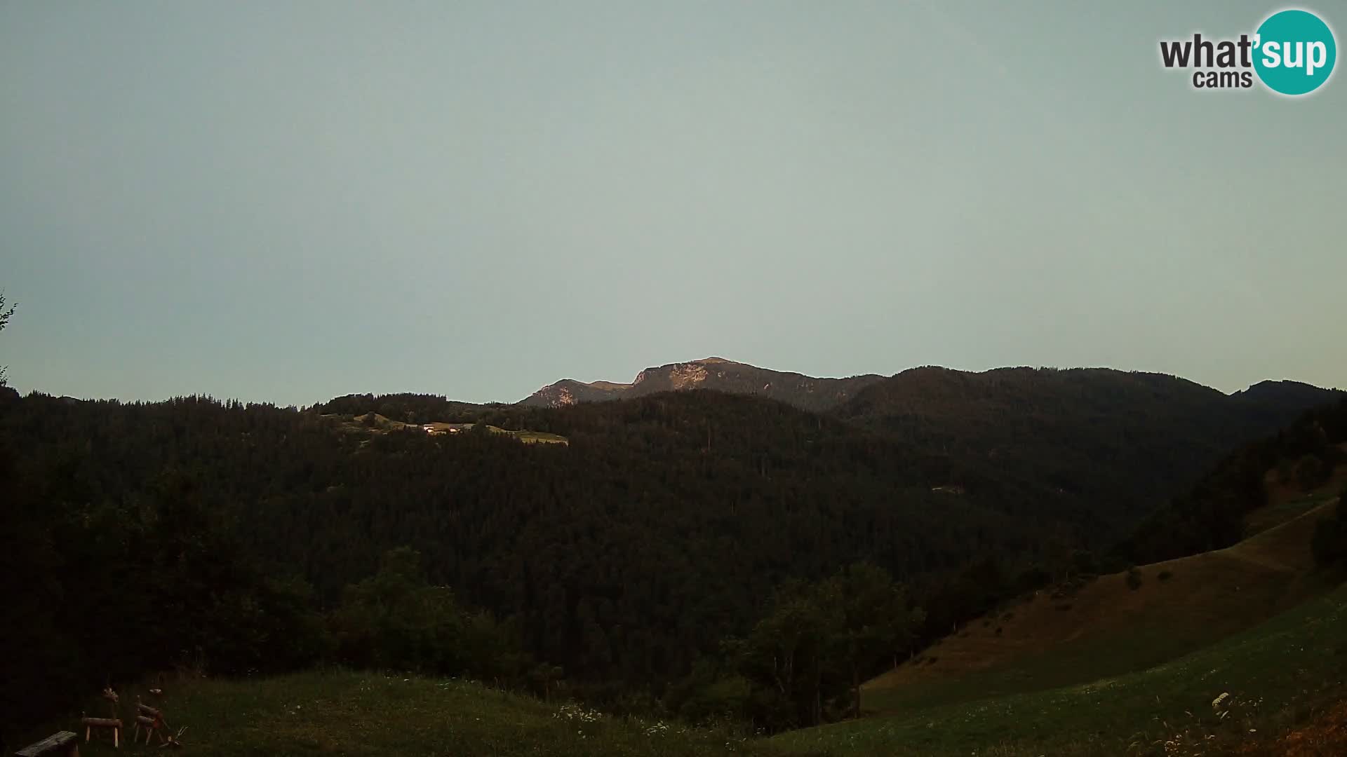 Webcam Brunarica Dražgoše – Live View of Ratitovec (1666 m)