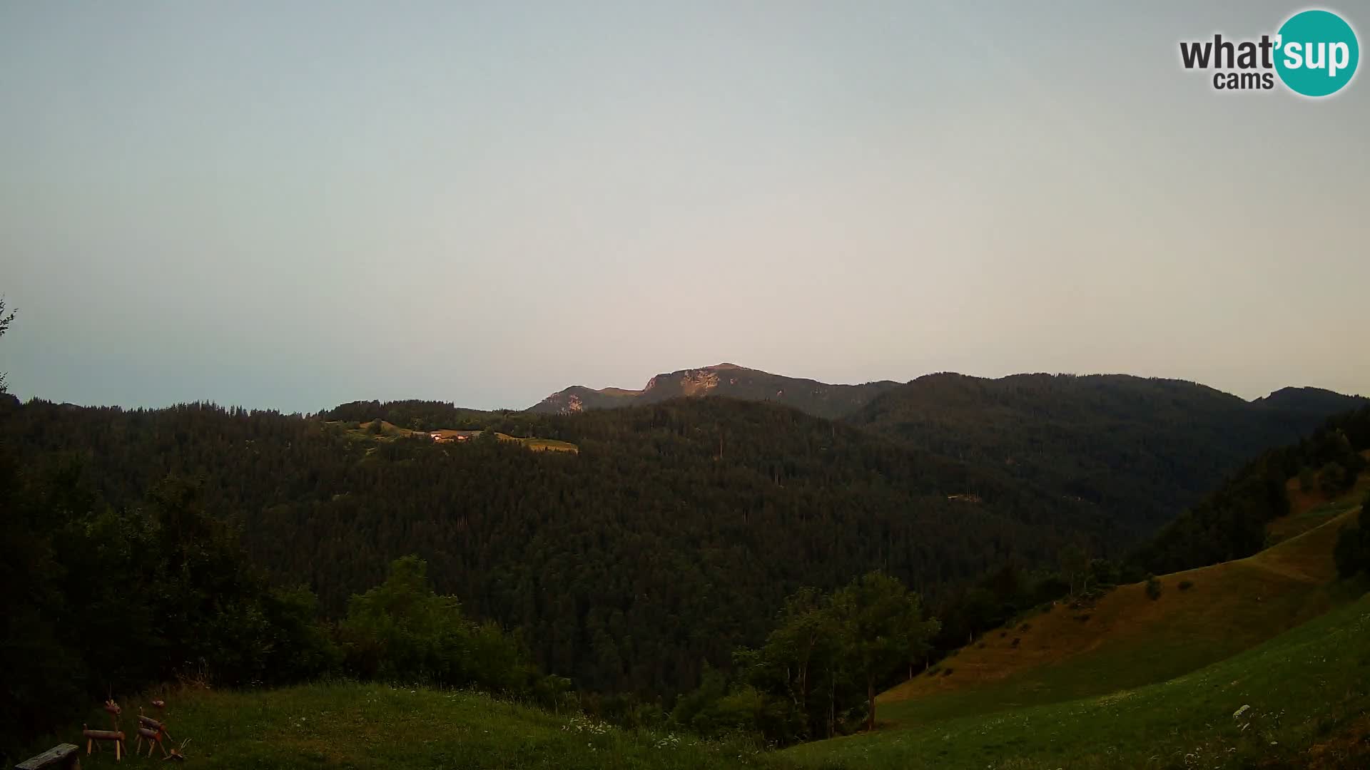 Web kamera Brunarica Dražgoše – Pogled uživo na Ratitovec (1666 m)
