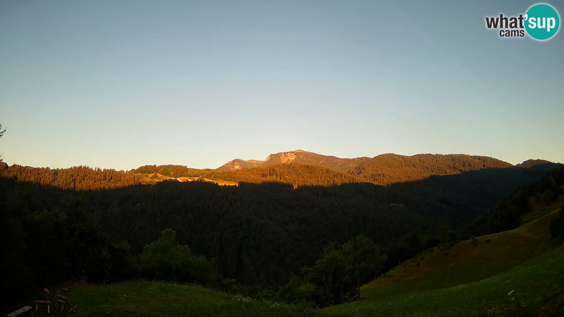 Webcam Brunarica Dražgoše – Live View of Ratitovec (1666 m)