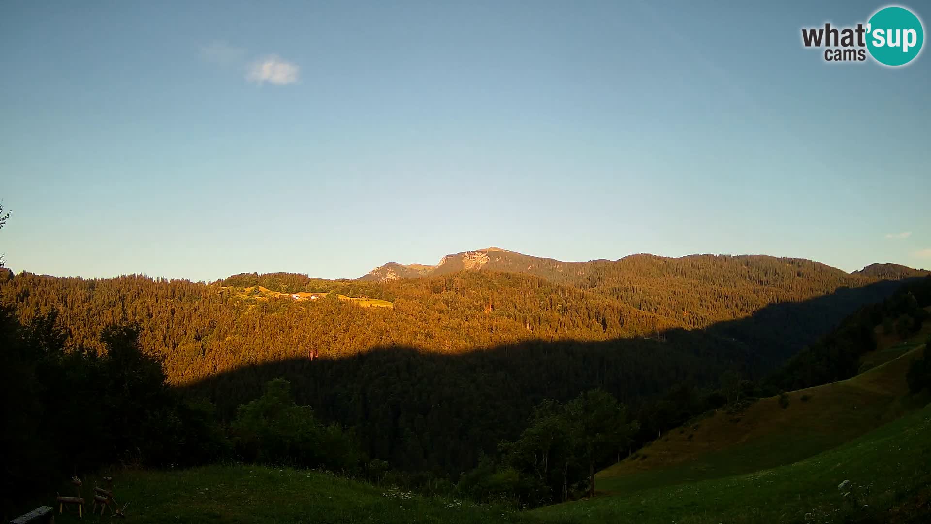Webcam Brunarica Dražgoše – Live View of Ratitovec (1666 m)