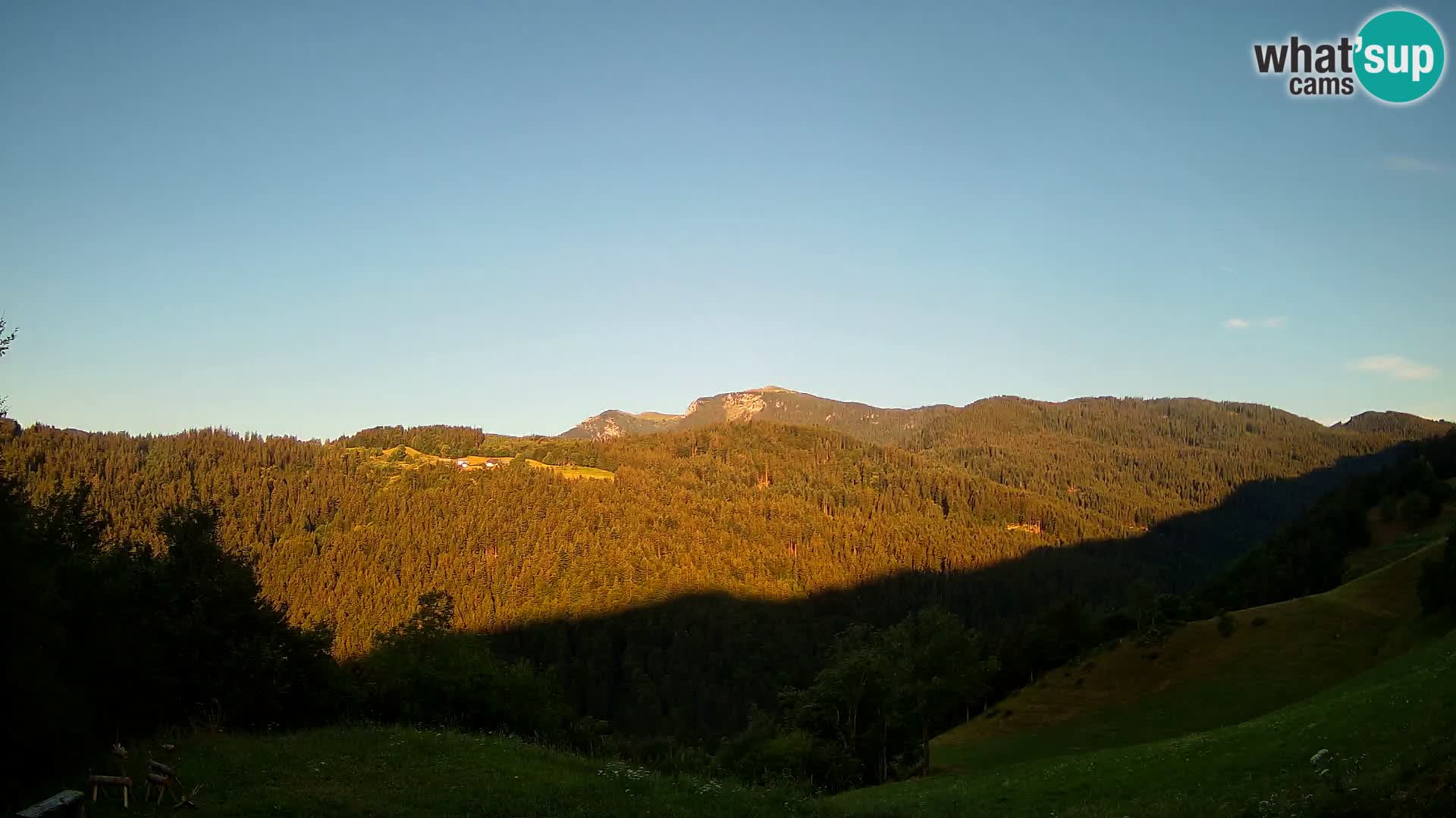 Webcam Brunarica Dražgoše – Live View of Ratitovec (1666 m)