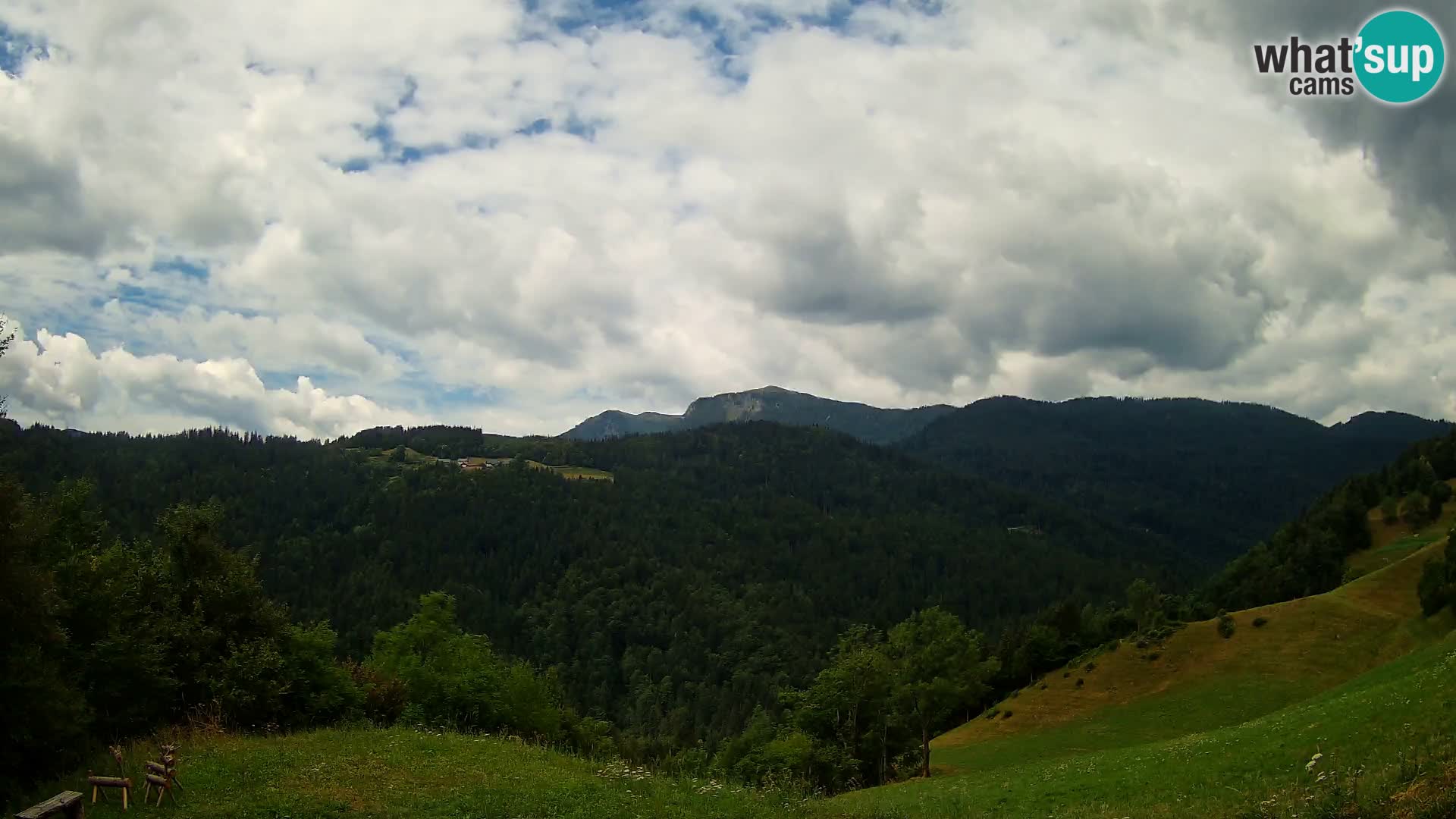 Webcam Brunarica Dražgoše – Live View of Ratitovec (1666 m)