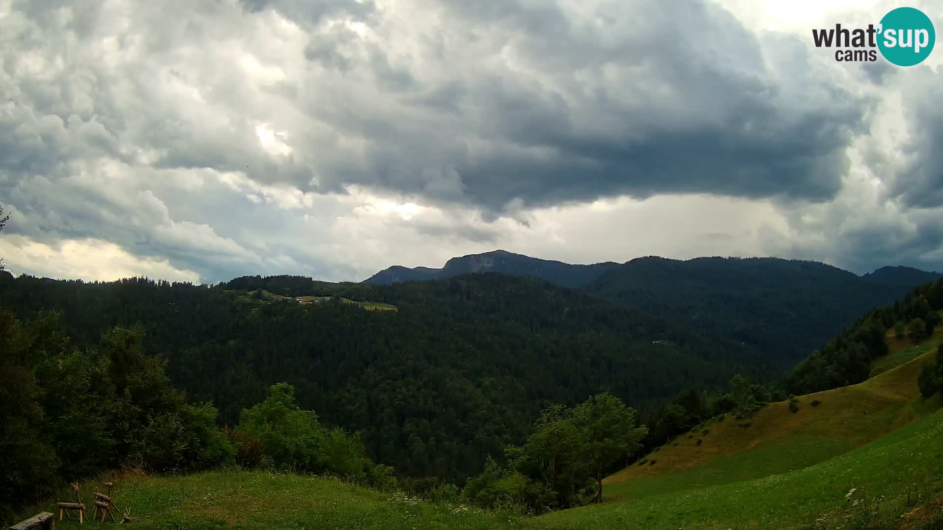 Web kamera Brunarica Dražgoše – Pogled uživo na Ratitovec (1666 m)