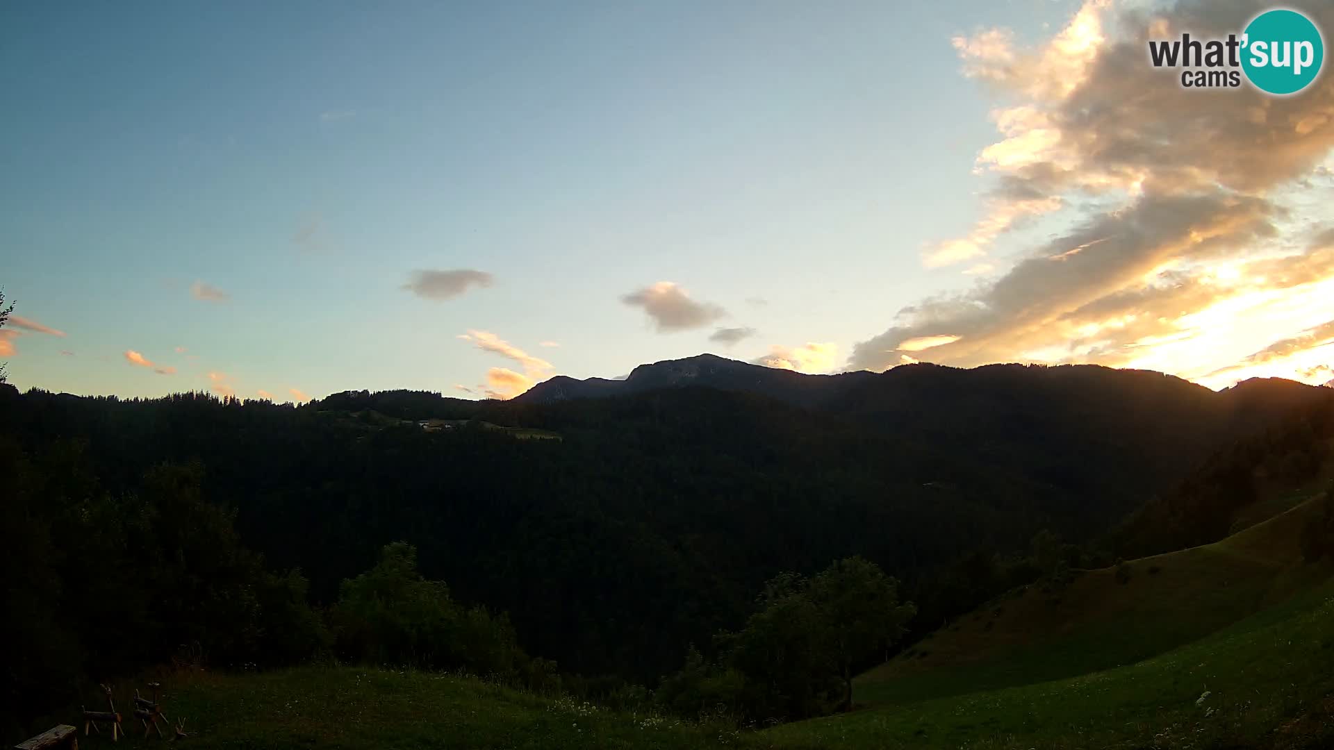 Web kamera Brunarica Dražgoše – Pogled uživo na Ratitovec (1666 m)