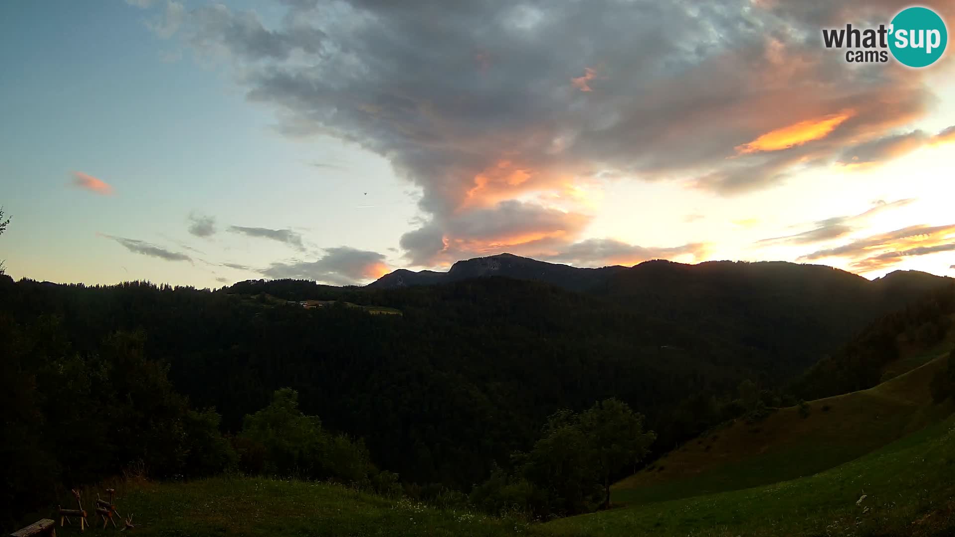 Webcam Brunarica Dražgoše – Live View of Ratitovec (1666 m)