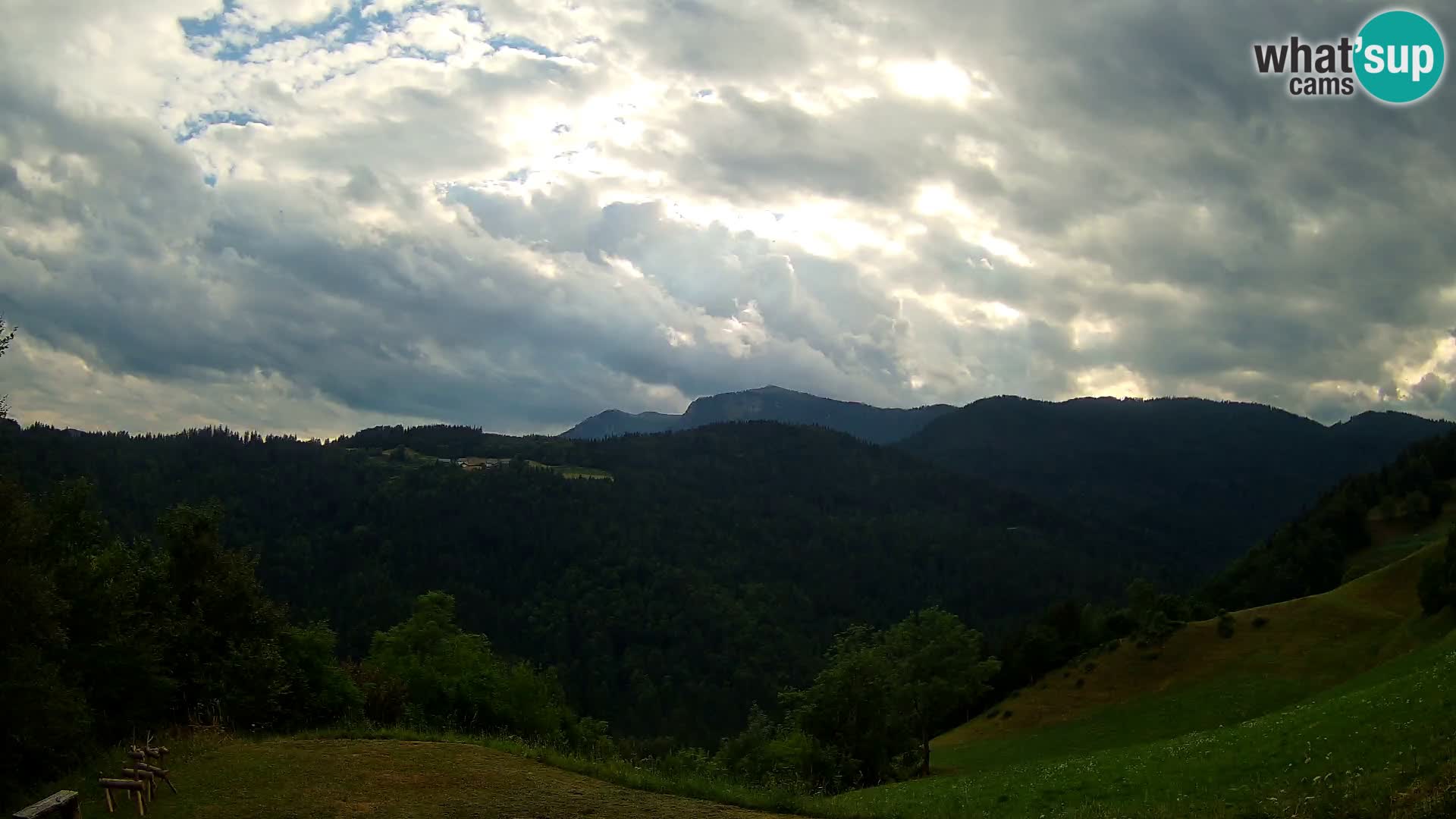 Webcam Brunarica Dražgoše – Vista live sul Ratitovec (1666 m)