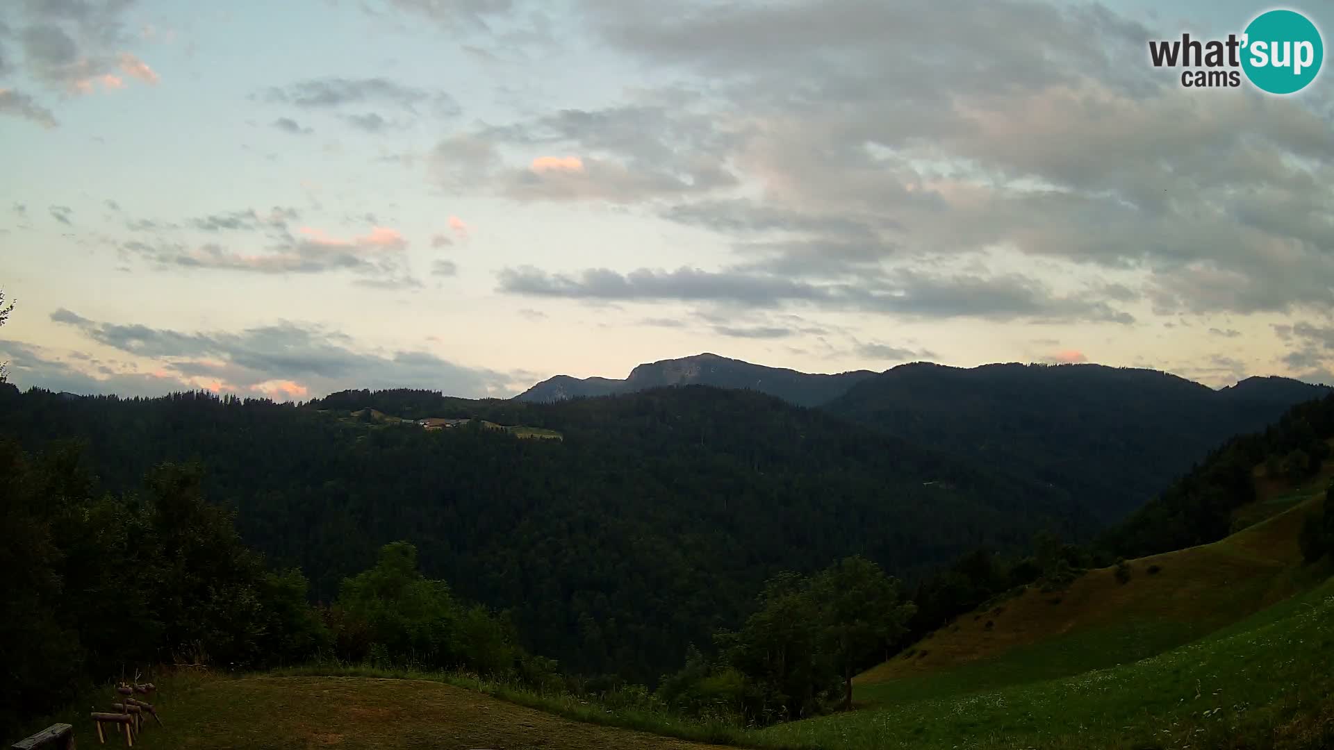 Webcam Brunarica Dražgoše – Live View of Ratitovec (1666 m)