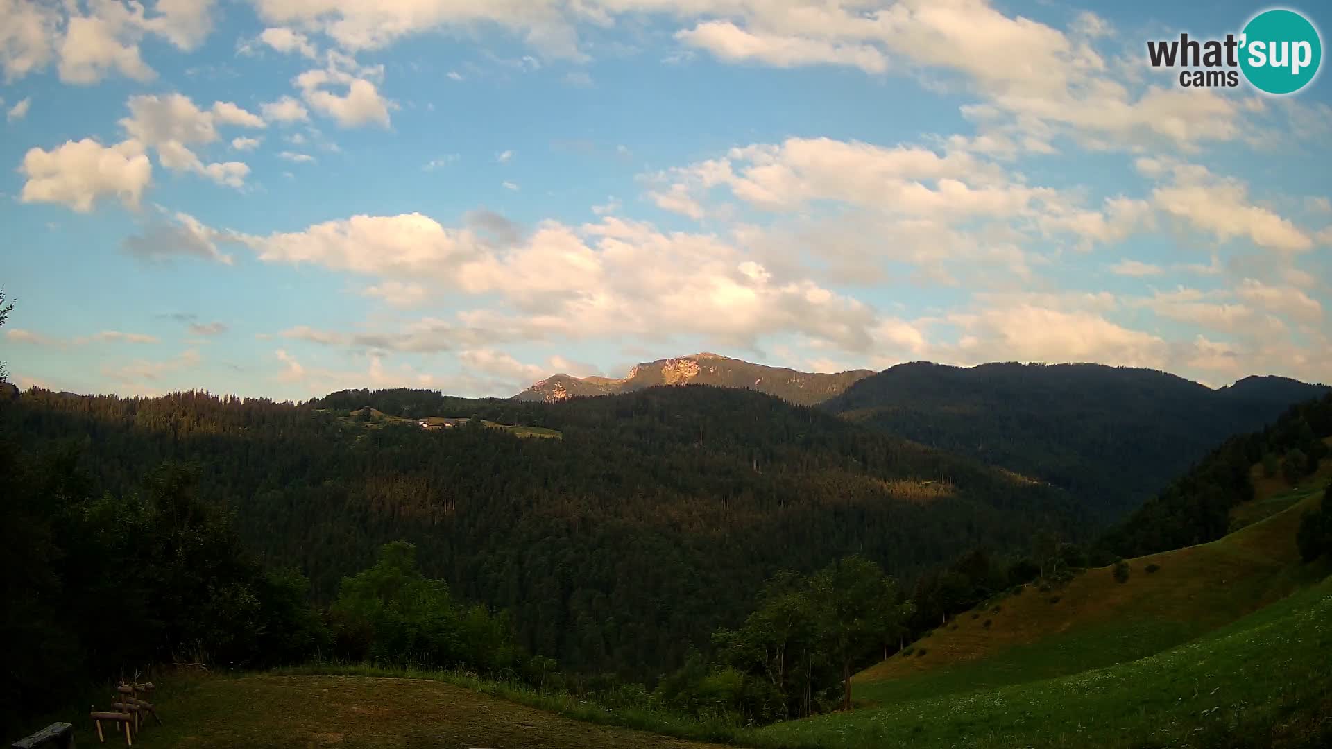 Webcam Brunarica Dražgoše – Live View of Ratitovec (1666 m)
