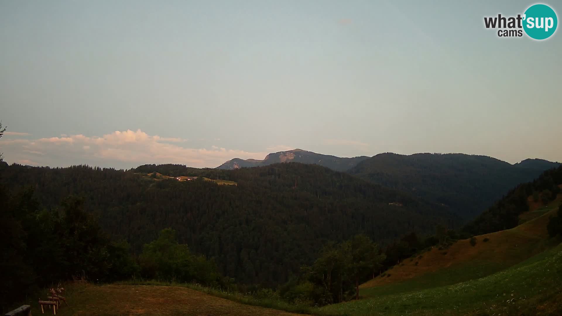 Webcam Brunarica Dražgoše – Live View of Ratitovec (1666 m)