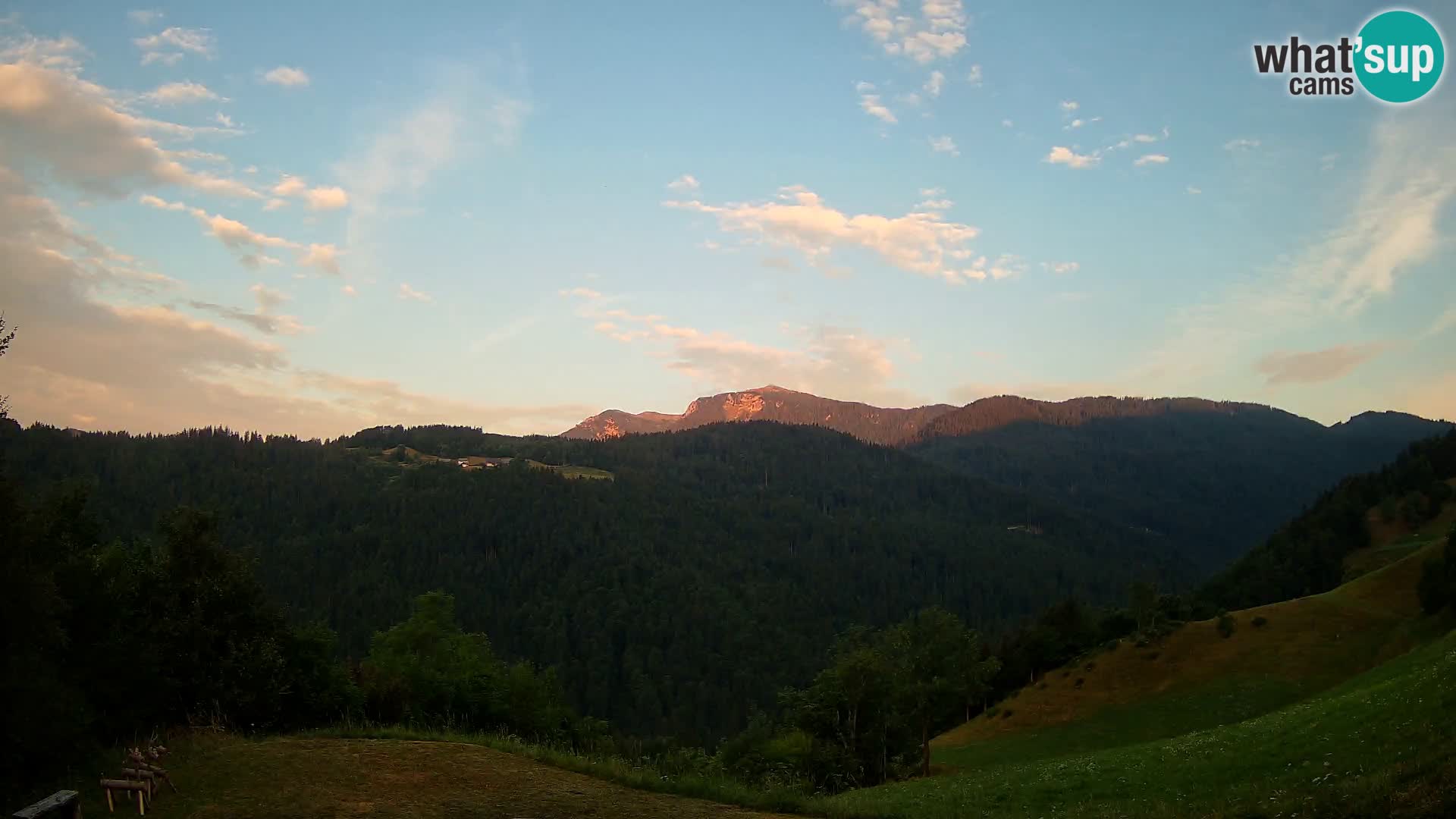 Webcam Brunarica Dražgoše – Live View of Ratitovec (1666 m)