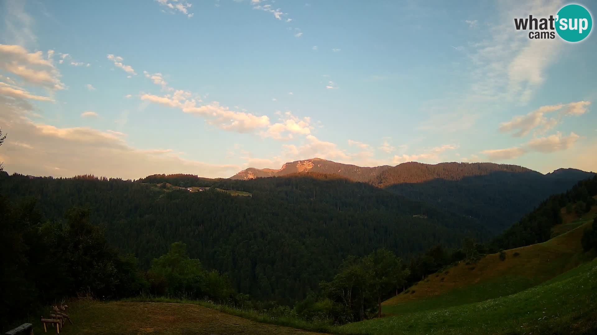 Webcam Brunarica Dražgoše – Live View of Ratitovec (1666 m)