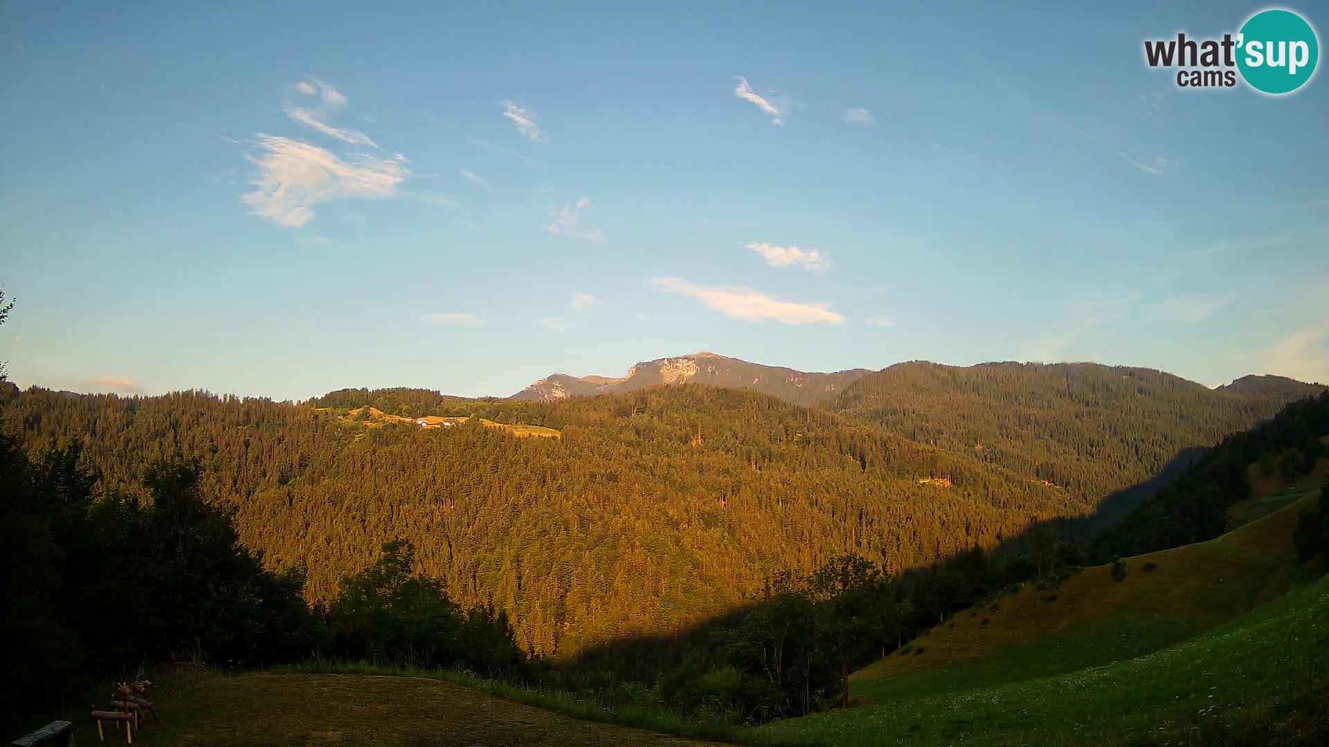 Webcam Brunarica Dražgoše – Live View of Ratitovec (1666 m)