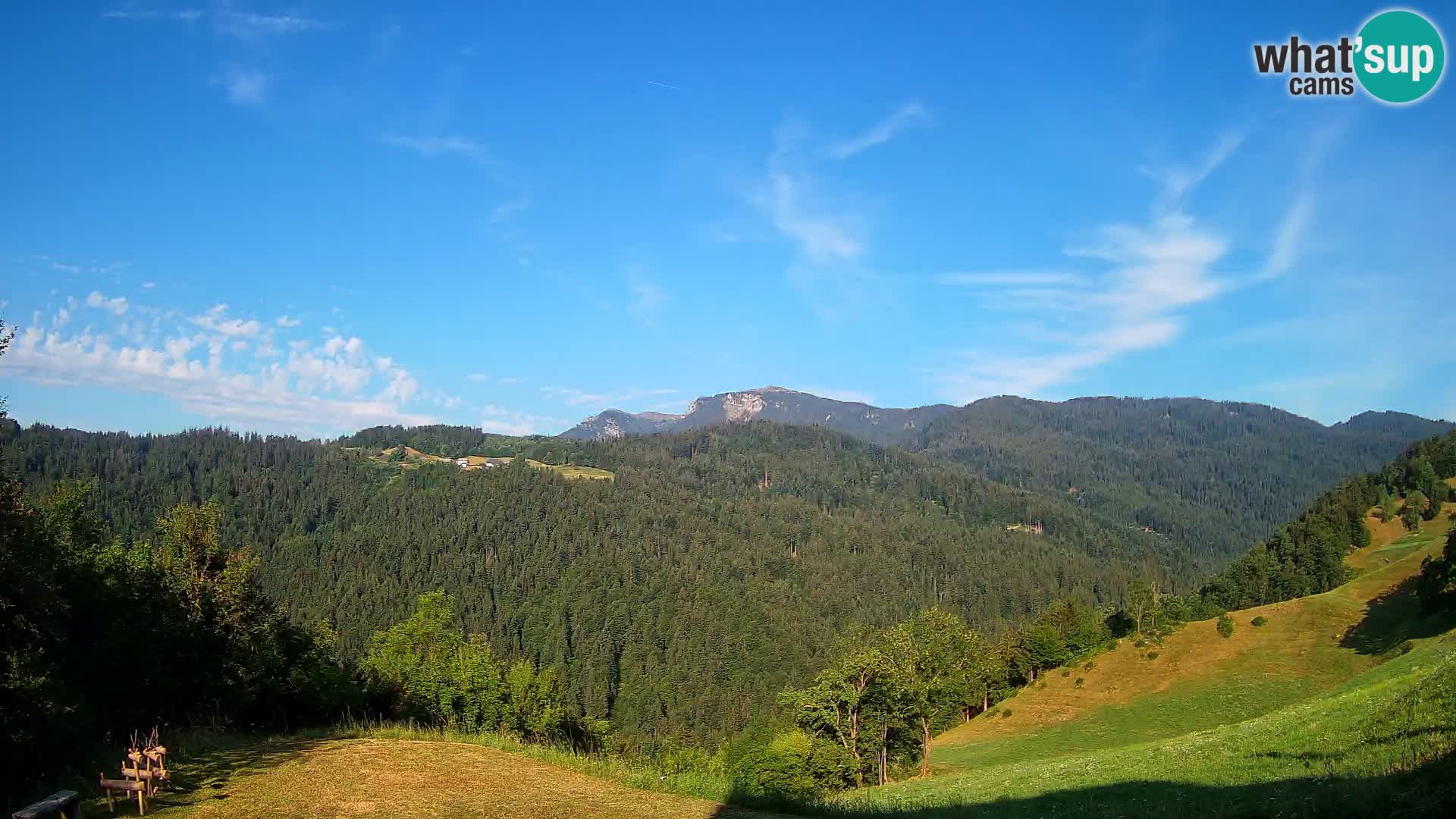 Webcam Brunarica Dražgoše – Live View of Ratitovec (1666 m)