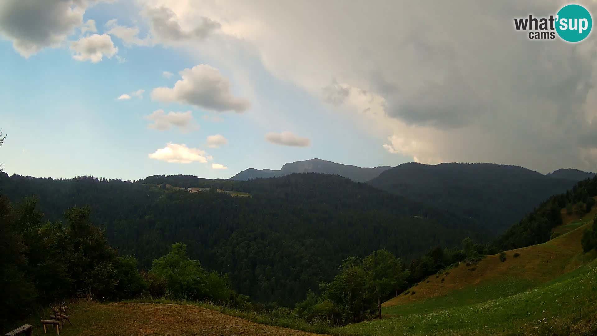 Webcam Brunarica Dražgoše – Live View of Ratitovec (1666 m)