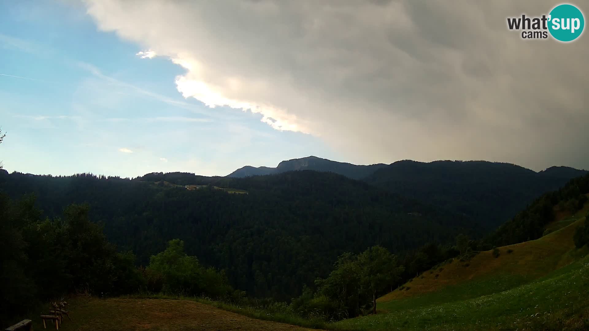 Webcam Brunarica Dražgoše – Vista live sul Ratitovec (1666 m)