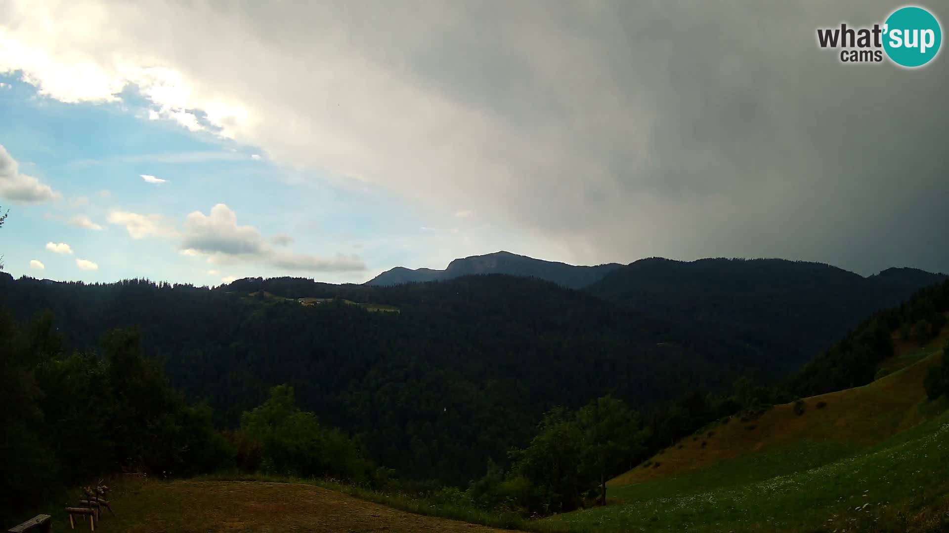 Webcam Brunarica Dražgoše – Live View of Ratitovec (1666 m)