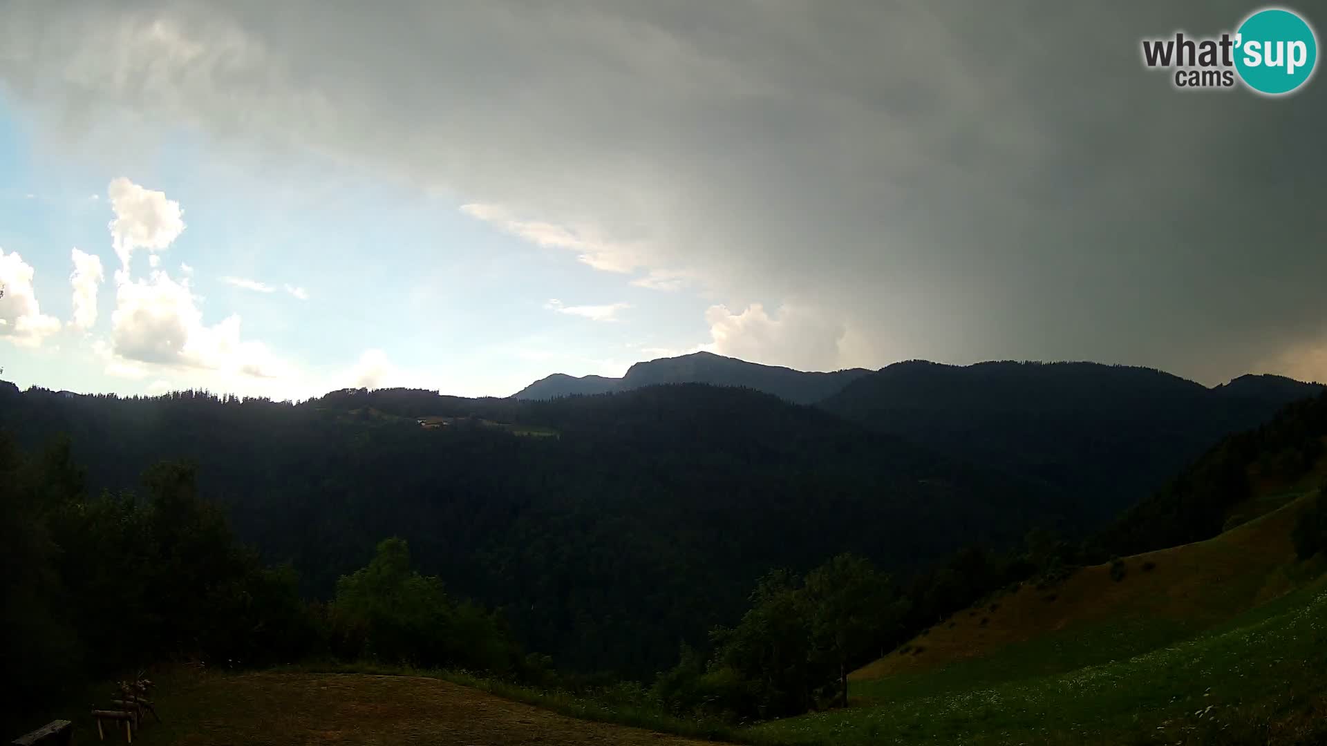 Webcam Brunarica Dražgoše – Live View of Ratitovec (1666 m)