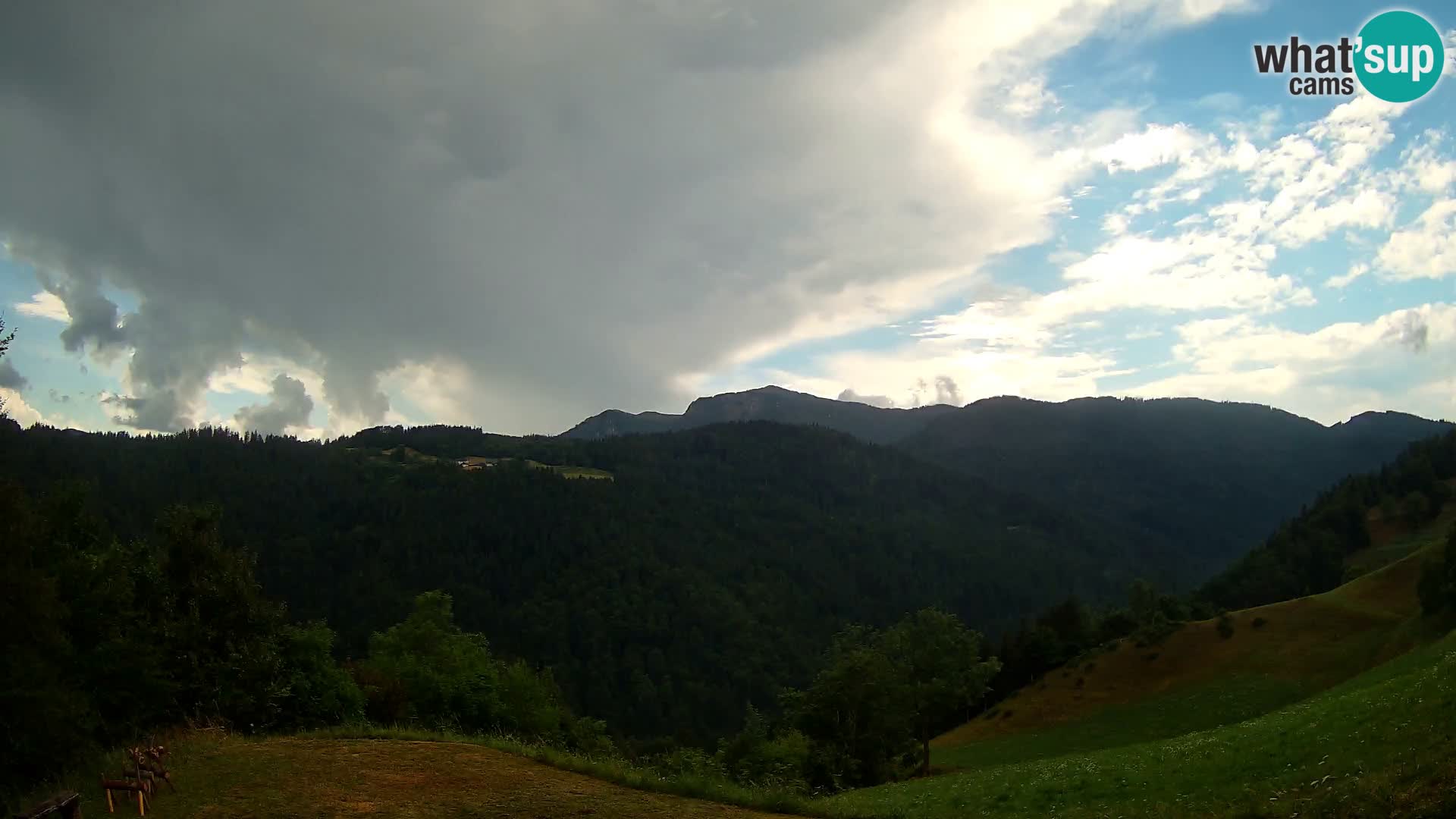 Webcam Brunarica Dražgoše – Liveblick auf Ratitovec (1666 m)